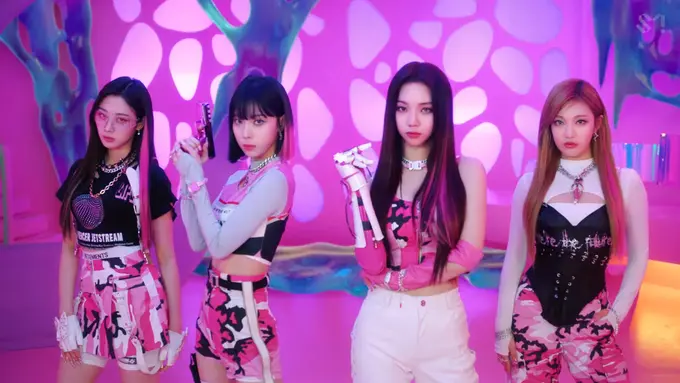 Gaya Like A Boss aespa Kenakan Givenchy Puluhan Juta di Konfersi Pers Mini Album Savage 