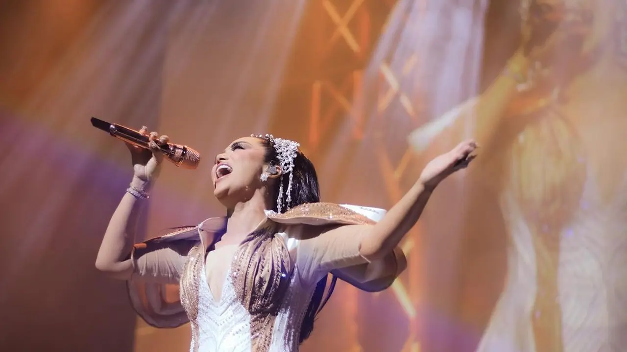 Kris Dayanti konser di Singapura (Instagram/krisdayantilemos)