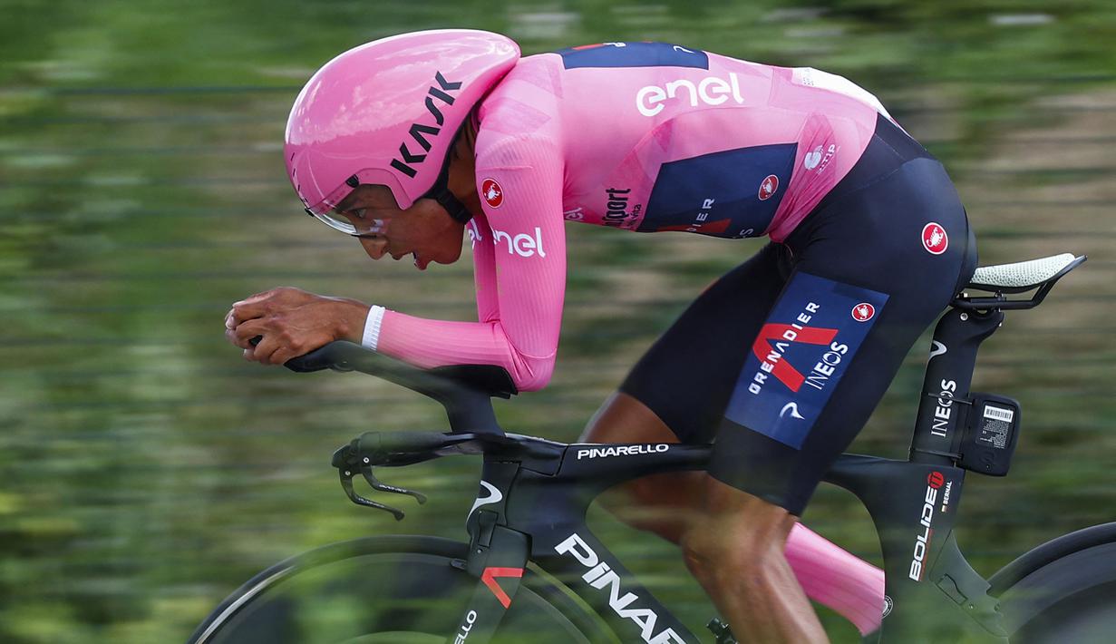 Egan Bernal lahir di Zipaquirá, Kolombia pada 13 Januari 1997. Ia memulai kiprahnya ketika berumur 8 tahu hingga ia banyak mendominasi balapan di Kolombia. Pencapaian besar masa kecilnya adalah menyabet medali perunggu Kejuaraan Dunia XC Junior pada tahun 2014 dan 2015. (Foto: AFP/Luca Bettini)