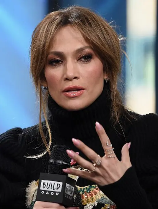 Melihat pernyataan yang telah dinyatakan Jennifer Lopez beberapa kali, nampaknya memang benar jika keduanya tak memiliki hubungan yang spesial. Baik Drake dan Jennifer Lopez hanya berstatus sebagai teman dan rekan bermusik saja. (AFP/Bintang.com)