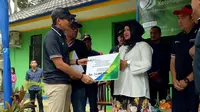 Serahkan Santunan Kematian, Sandiaga Ingin Warga DKI Dapat BPJS