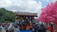 Arak-arakan omikoshi meriahkan Jak-Japan Matsuri 2025 di GBK Senayan, Jakarta, Minggu (28/9/2025) (Dok. Liputan6.com/Indra C. Vanleon).&nbsp;
&nbsp;
