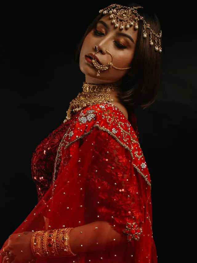 Pesona Awkarin Dalam Balutan Sari India. (Sumber: Instagram/kainsarijakarta)