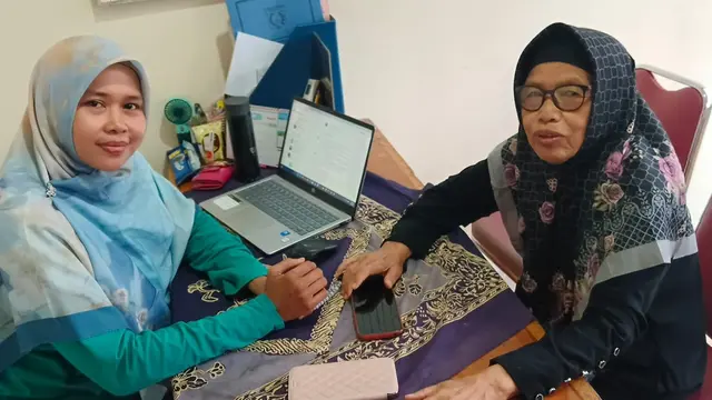 Kisah Wisudawan Sekolah Lansia