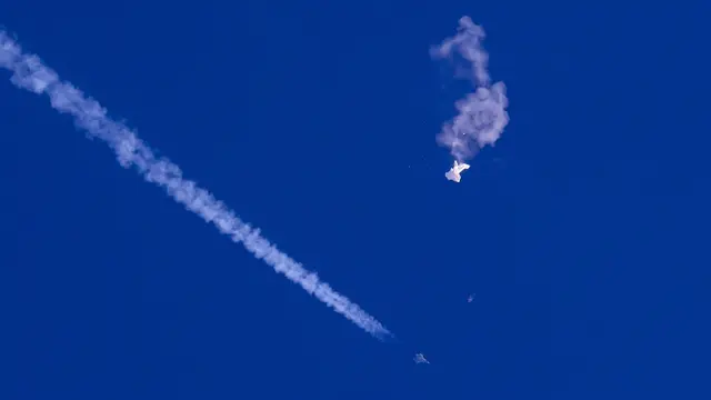 Amerika Serikat Tembak Jatuh Balon Mata-Mata China di Atas Samudra Atlantik