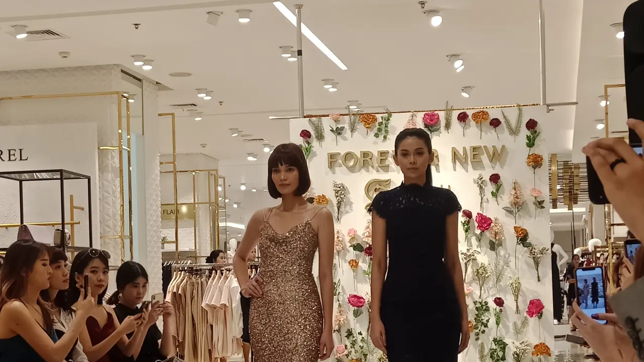 Cantiknya Pilihan Koleksi Outfit Minimalis Kallula dan Mawar Eva