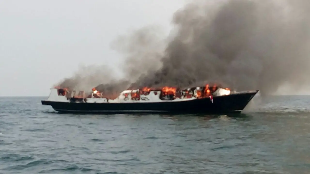Kapal kebakaran di Muara Baru