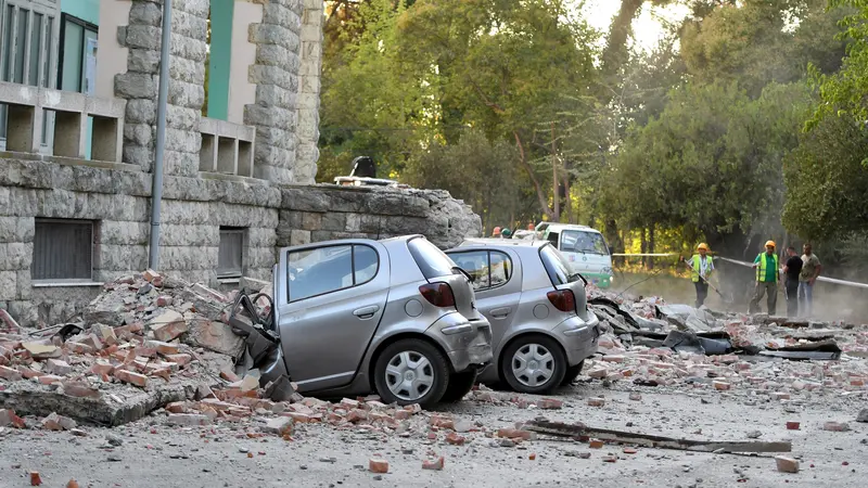 Penampakan Kerusakan Akibat Gempa Bumi 5,6 Magnitudo di Albania