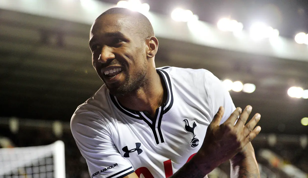 3. Jermain Defoe (Tottenham Hotspur) - Mantan pemain Timnas Inggris ini mencetak tiga gol hanya dalam waktu tujuh menit. Hattrick yang tercipta pada menit 51, 54 dan 58 itu terjadi kala Spurs jumpa Wigan Athletic pada musim 2009/10. (AFP/Glyn Kirk)