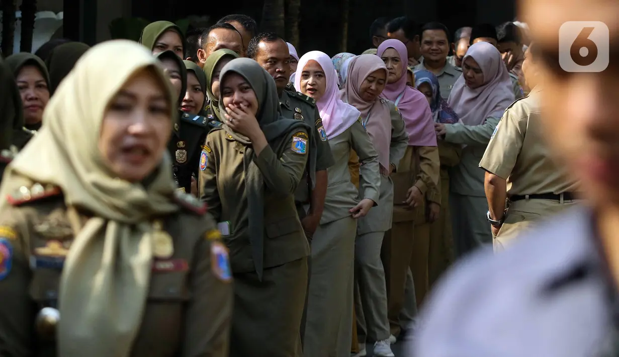 Kegiatan ini rutin dilakukan setiap tahunnya di lingkungan Balai Kota Jakarta saat hari pertama kerja pasca libur Lebaran. (Liputan6.com/Herman Zakharia)