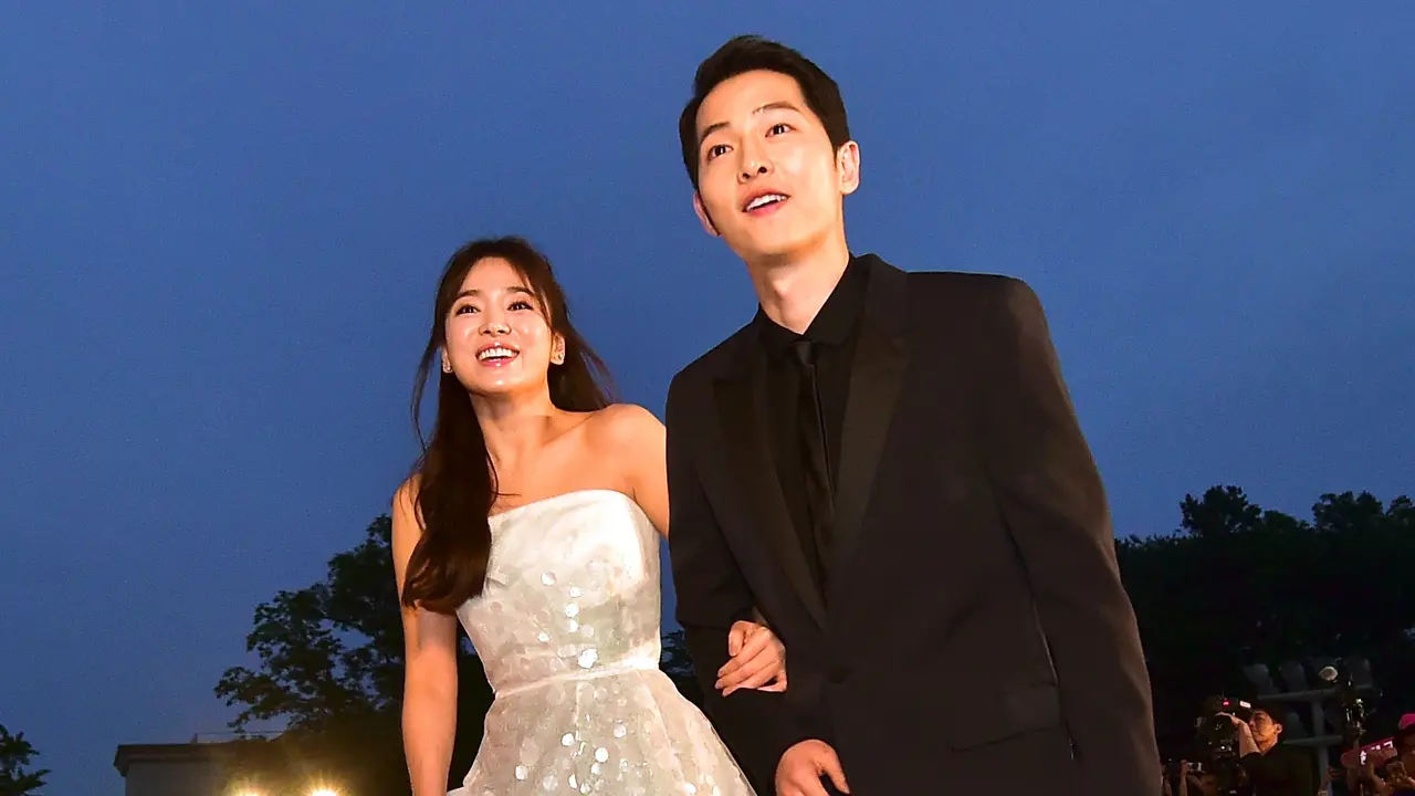 [Bintang] 4 Bulan Menikah, Song Hye Kyo dan Song Joong Ki Didoakan Cepat Punya Momongan