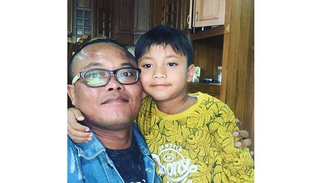 6 Momen Kebersamaan Sule Bareng Anak Bungsunya, Belikan Mainan Seharga Rp 23,7 Juta