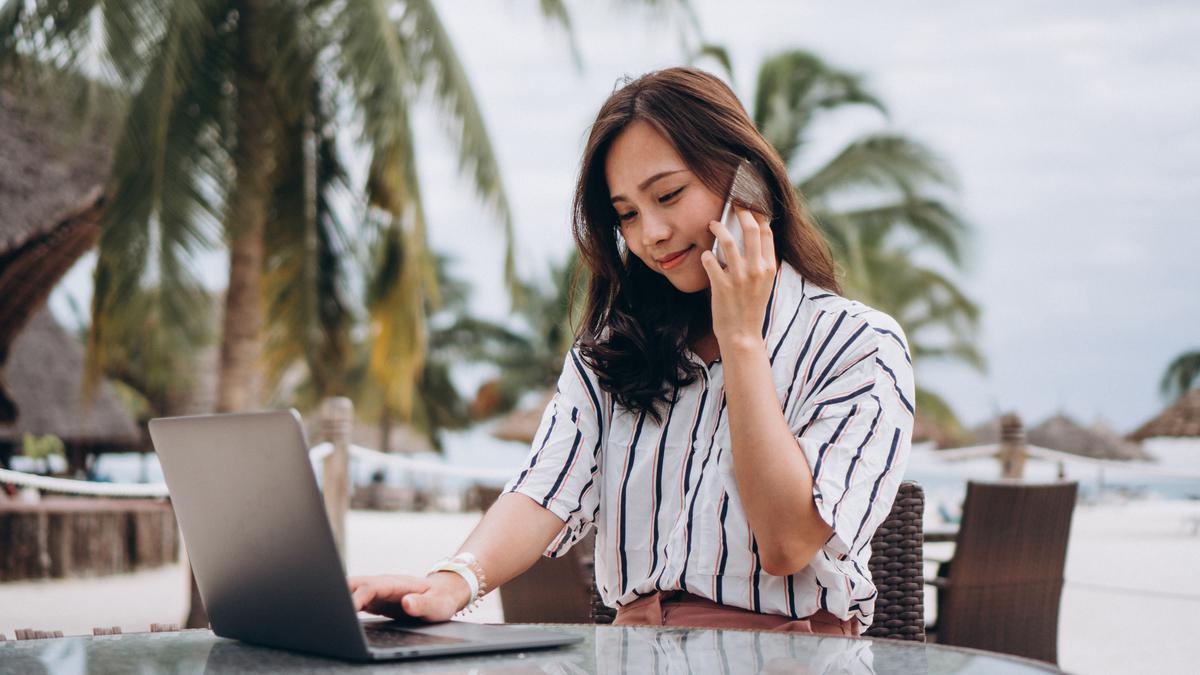 Dibayar untuk Keliling Dunia? Ini Jenis Pekerjaan yang Bikin Impianmu Jadi Nyata