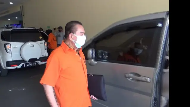 Tersangka kasus surat jalan Djoko Tjandra saat meninggalkan Bareskrim, Senin (28/9/2020). (Istimewa)