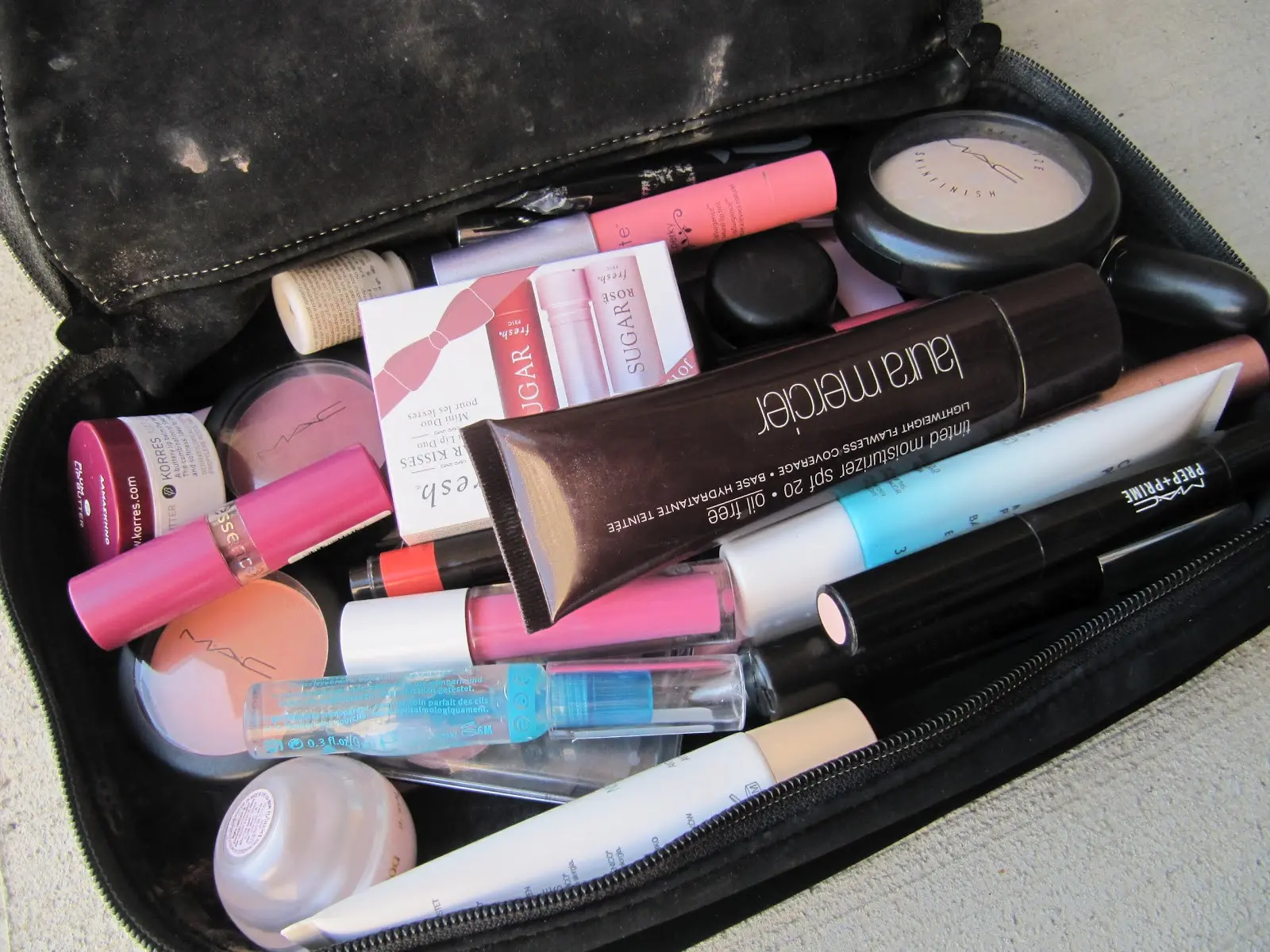 Melindungi kosmetik. (Foto: assets.rebelcircus.com)