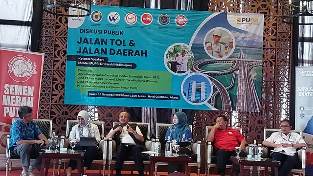 Anggota Badan Pengatur Jalan Tol (BPJT) Unsur Masyarakat Tulus Abadi dalam diskusi bertajuk 'Jalan Tol dan Jalan Daerah', di Jakarta, Kamis (16/11/2023). (Arief/Liputan6.com)