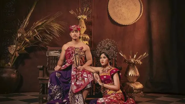 6 Potret Kaesang Pangarep dan Erina Gudono Kenakan Busana Adat Bali di Foto Prewedding Terbaru
