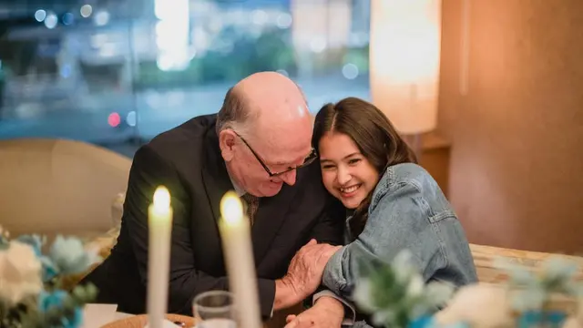6 Potret Sandrinna Michelle Dinner Bareng Keluarga, Usai 7 Tahun Tak Bertemu Ayah