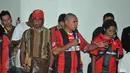 Seorang perwakilan dari Persipura saat berdialog di Kantor Kemenpora, Kamis (28/5/2015). Mereka mempertanyakan kasus batalnya pertandingan Piala AFC antara Persipura dengan Pahang FA. (Liputan6.com/Herman Zakharia)