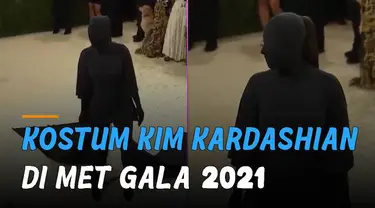 Kim Kardashian kembali jadi sorotan karena kostum 'nyeleneh' yang ia gunakan.