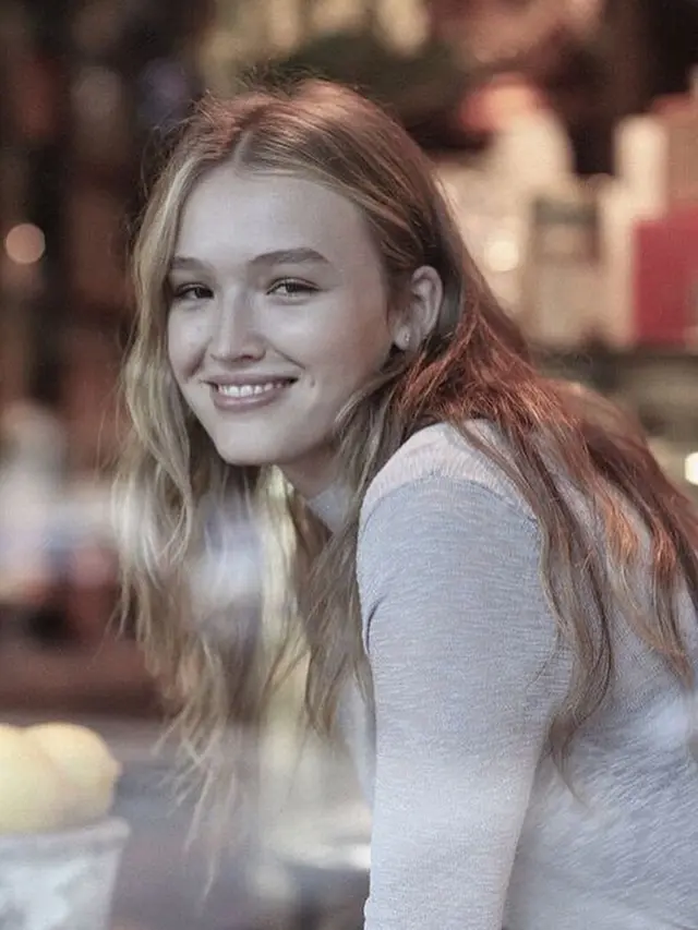 6 Potret Maddison Brown, Gadis yang Dikabarkan Kekasih Baru Liam Hemsworth
