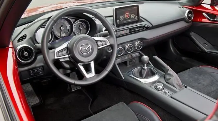 Interior Mazda Miata. (Carbuzz)