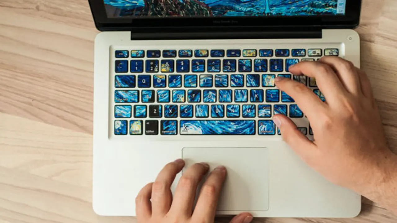 10 Stiker Keyboard Laptop yang Bikin Kamu Betah Ngetik Terus