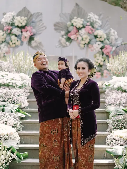 Momo Geisha Gelar Tedak Siten (Instagram/therealmomogeisha)