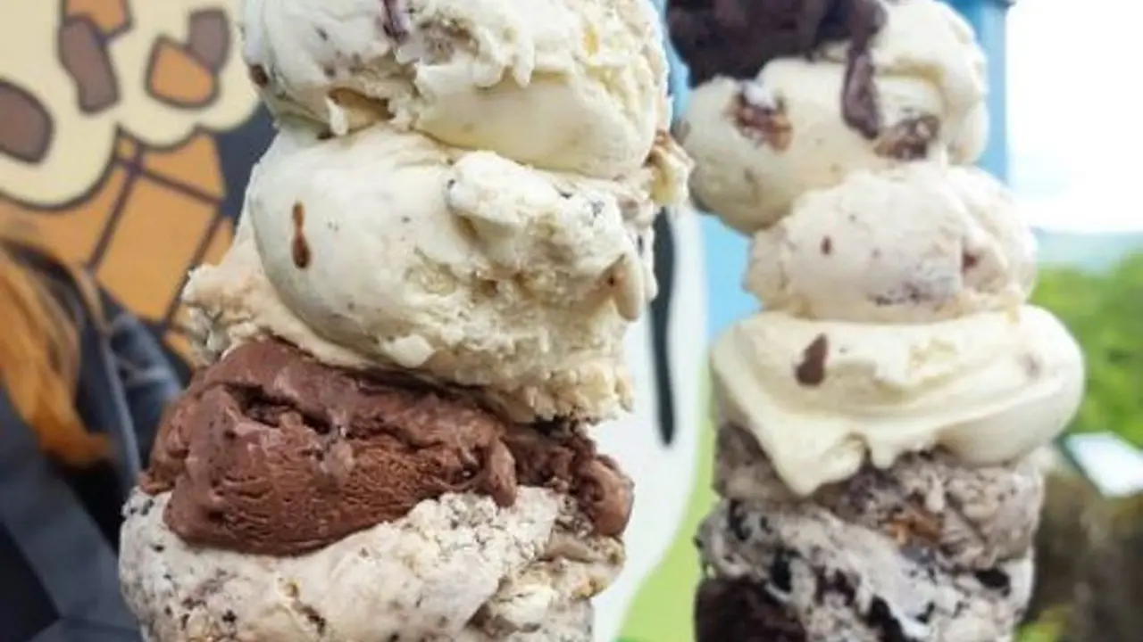 [Bintang] Satu Sekop Es Krim Nggak Bikin Kamu Puas? Coba Ini