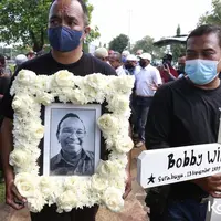 Pemakaman Bob Tutupoly (Kapanlagi.com/Muhammad Akrom Sukarya)