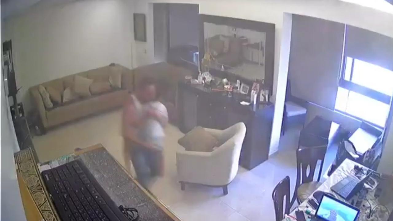 Seorang Ayah yang Lindungi Anaknya saat Terjadi Ledakan di Beirut Ini Bikin Haru