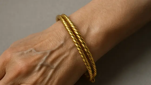 Model Gelang Emas untuk Usia 50 Tahun ke Atas, Anggun dan Elegan di Segala Acara (sumber:AI)