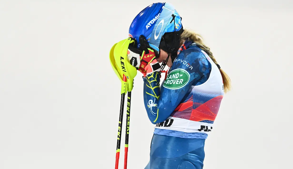 Reaksi Mikaela Shiffrin setelah memenangkan perlombaan dalam ajang FIS Alpine ski World Cup di Austria. (Foto: AFP/Joe Klamar)