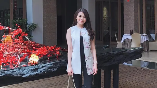 6 Potret Chen Giovani Soetanto, Wanita yang Disebut-sebut Bakal Jadi Menantu Hotman Paris