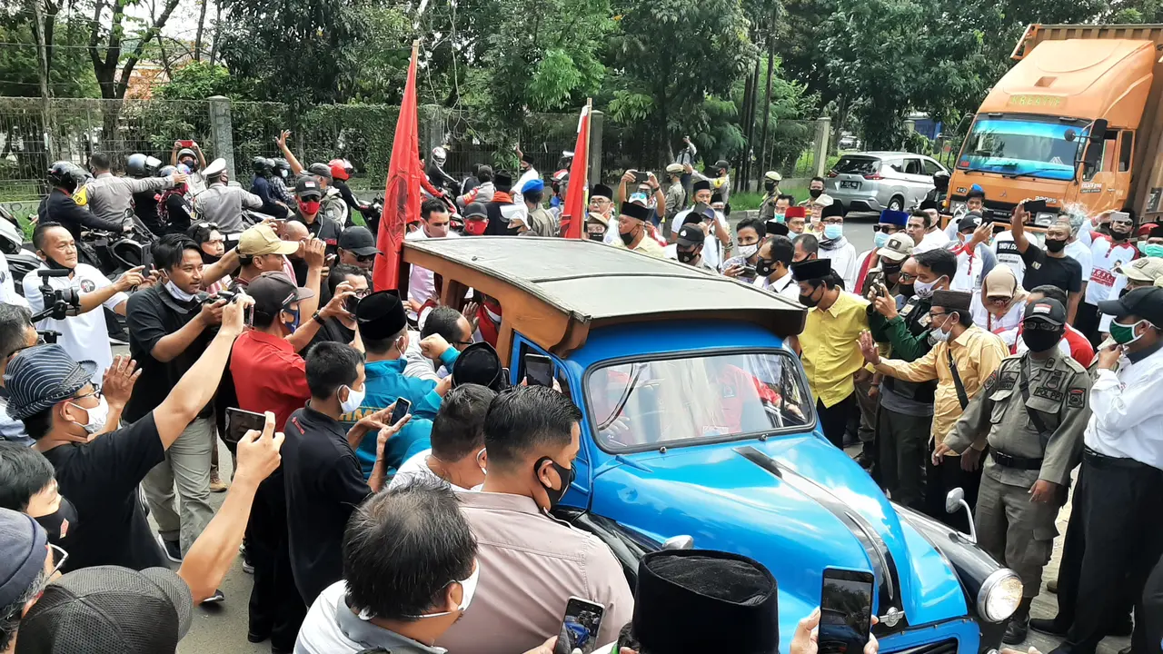 Pasangan Muhamad-Saraswati daftar Pilkada Tangsel ke KPU (Foto: Pramita/Liputan6.com)