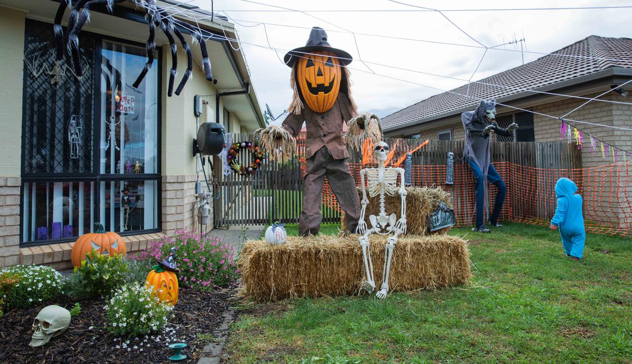 Dekorasi Halloween di depan rumah warga di Canberra, Australia (31/10/2020). (Xinhua/Chu Chen)