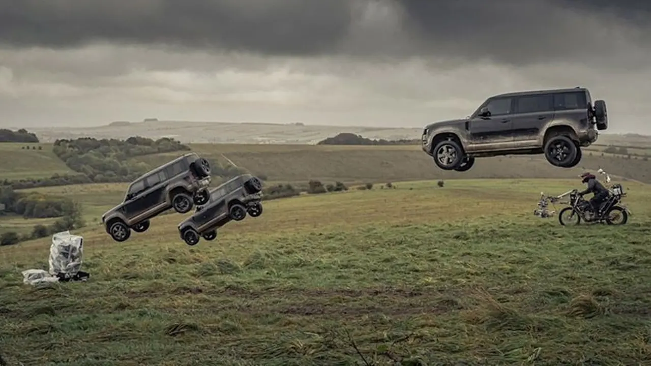 Land Rover Defender terbaru di film terbaru James Bond