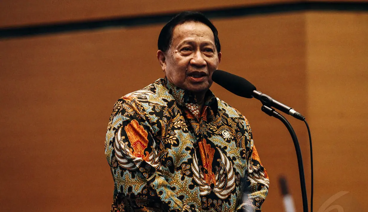 Mantan Menhub E.E Mangindaan saat memberikan sambutan dalam acara Sertijab Menteri Perhubungan, Jakarta, Kamis (30/10/2014). (Liputan6.com/Faizal Fanani)