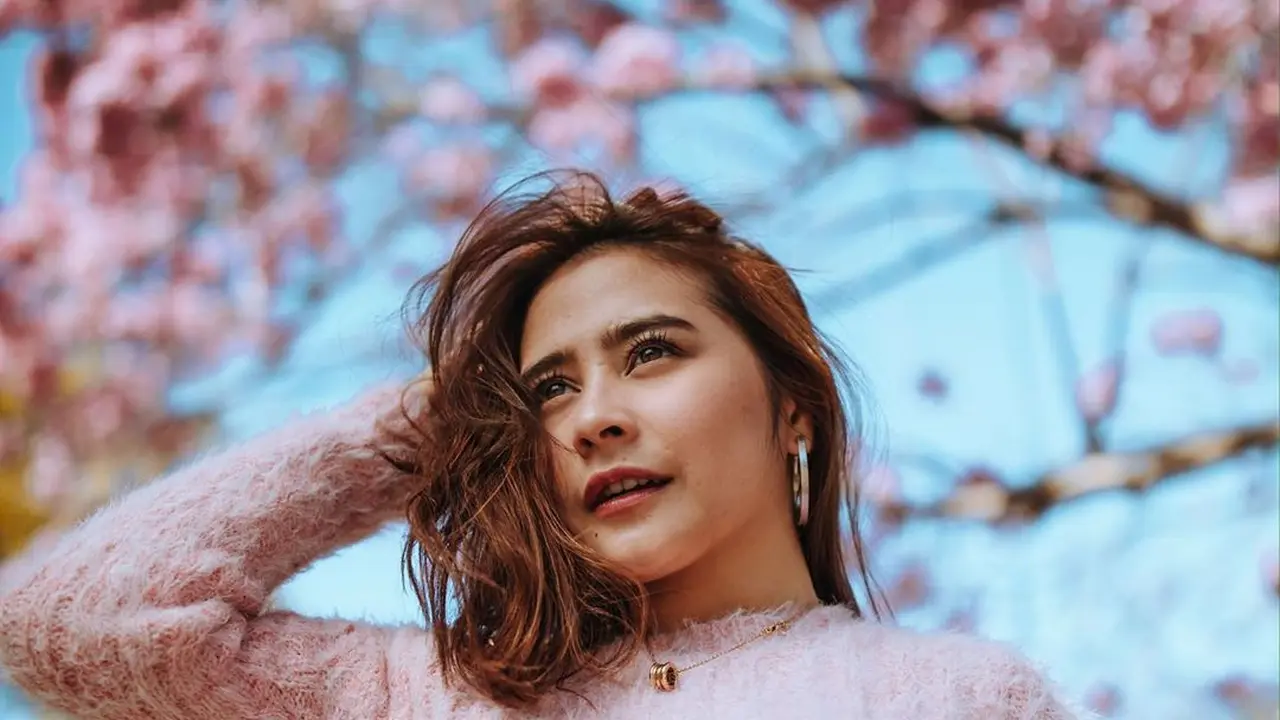 Potret Prilly Latuconsina hadiri premiere film Mulan di Los Angeles