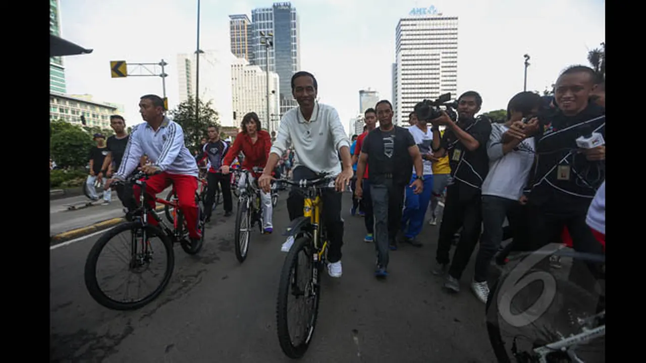Presiden Jokowi Bersepeda Santai di Car Free Day