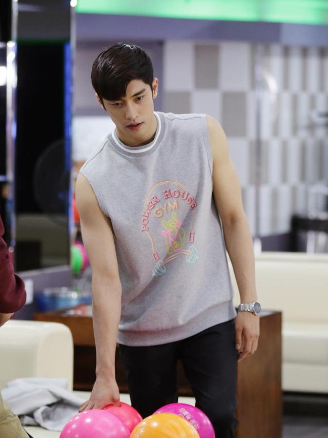 Pesona Sung Hoon bintang Woori the Virgin saat olahraga (Foto: Instagram @sunghoon1983)