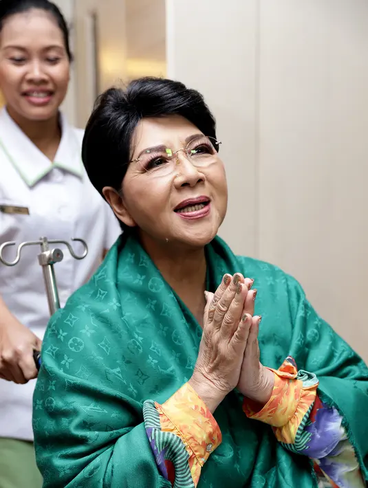 Aktris senior Titiek Puspa baru saja menjalani perawatan di rumah sakit karena sakit yang dialaminya. Ia mendapatkan perawatan sejak hari Minggu (17/1/2016) dan telah diperbolehkan pulang pada Kamis (21/1/2016). (Andy Masela/Bintang.com)