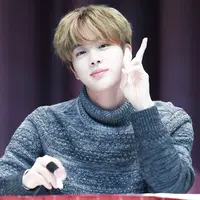 Lantaran wajahnya yang imut, Jin kerap dikira sebagai maknae BTS. Padahal cowok kelahiran 4 Desember 1992 ini merupakan personel BTS paling tua. (Foto: koreaboo.com)