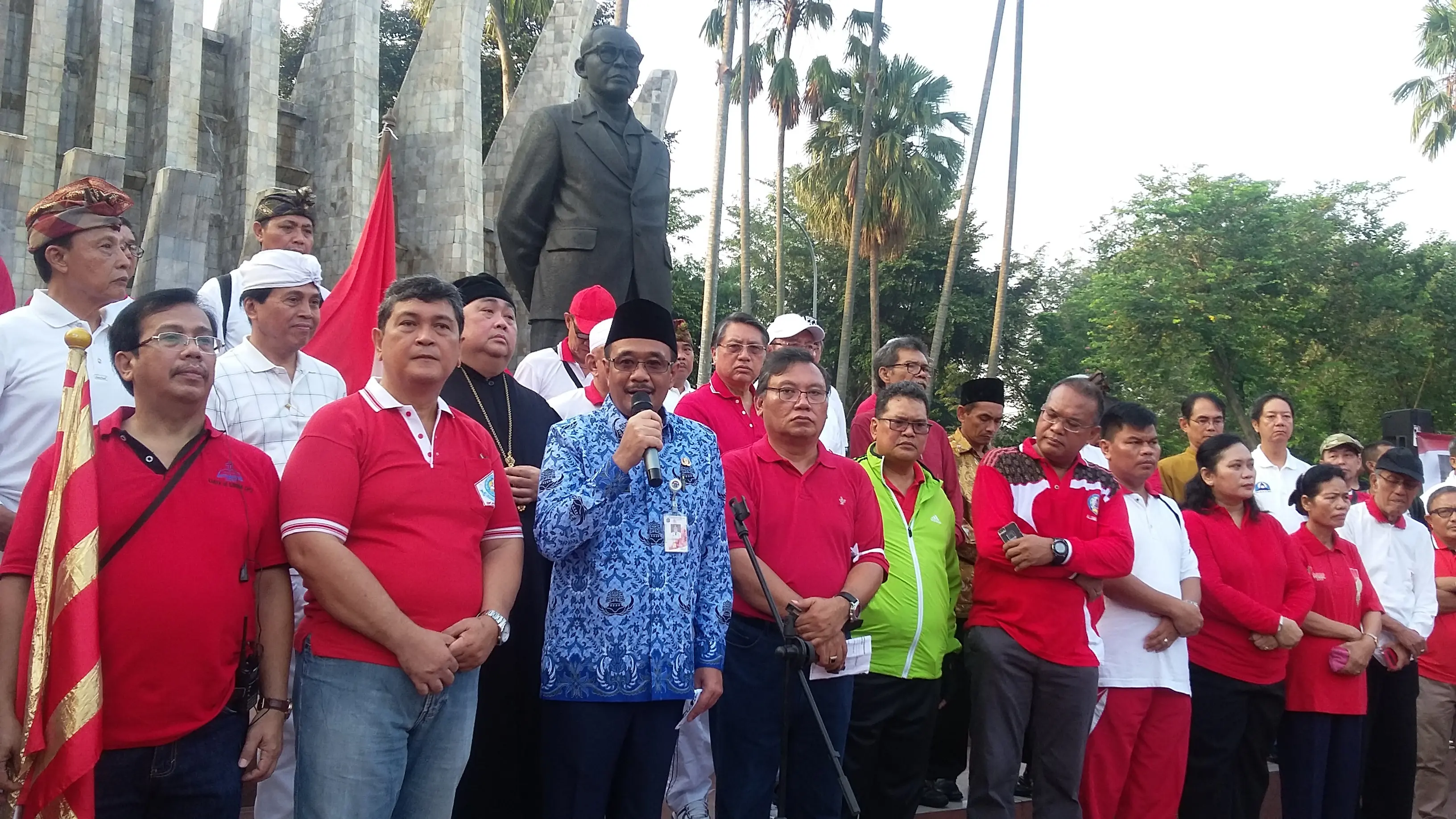 Plt Gubernur DKI Jakarta Djarot Saiful Hidayat saat pembukaan Jalan Damai Kebangsaan Lintas Iman. (Liputan6.com/Lizsa Egeham)