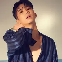 Setelah sekian lama vakum, akhirnya Wooyoung 2PM kembali dengan album solonya yang kedua. Oleh karena itu, kini ia disibukkan dengan jadwal promosi. (Foto: allkpop.com)
