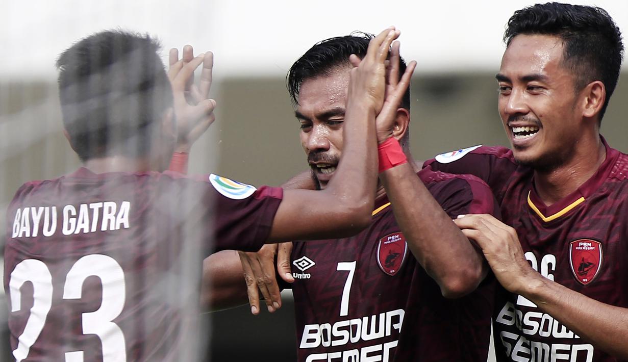 Gelandang PSM Makassar, Zulham Zamrun, merayakan gol yang dicetaknya ke gawang Lao Toyota FC pada laga Piala AFC 2019 di Stadion Pakansari, Bogor, Rabu (13/3). PSM menang 7-3 atas Lao. (Bola.com/M. Iqbal Ichsan)