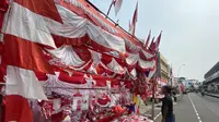 Meski Modal Naik Tipis, Pedagang Bendera di Jatinegara Pertahankan Harga Jual Jelang HUT RI