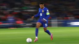 Pemain Real Madrid itu juga berperan melakukan assist dalam gol kedua Prancis yang dicetak oleh Adrien Rabiot. (AFP/Franck Fife)