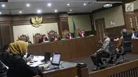 Suasana sidang kasus korupsi E-KTP Irvanto Hendra Pambudi Cahyo dan Made Oka Masagung menjalani sidang lanjutan di Pengadilan Tipikor, Jakarta, Selasa (23/10). (Liputan6.com/Herman Zakharia)