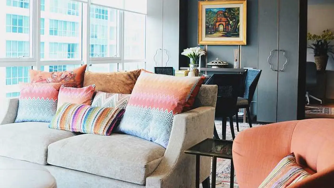 Desain Interior Apartemen Eklektik Modern yang Tampil Hangat dan Berkelas